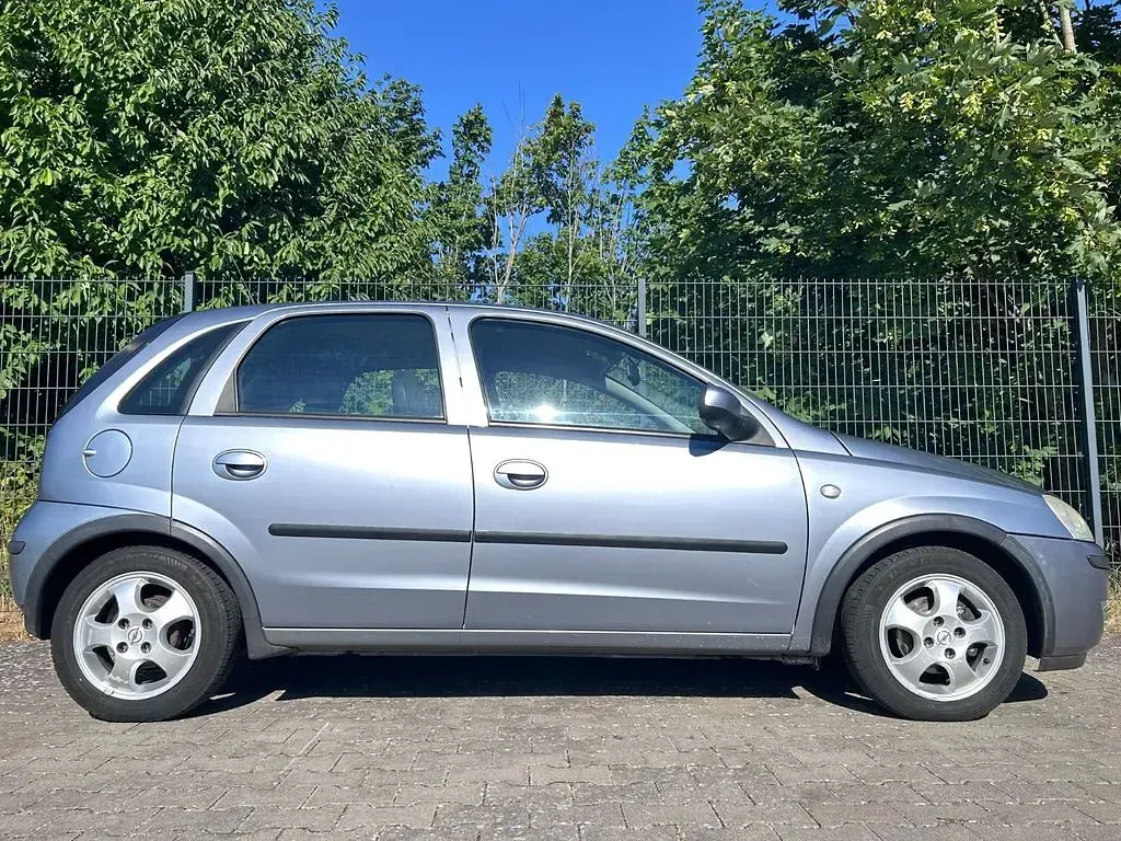 Gebraucht Opel Corsa 75 PS (55 kW) 2004 Silber Kleinwagen