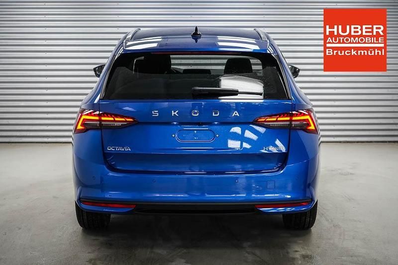 Neu Skoda Octavia Selection 150 PS (110 kW) 2026 Race blue metallic (8x) Kombi