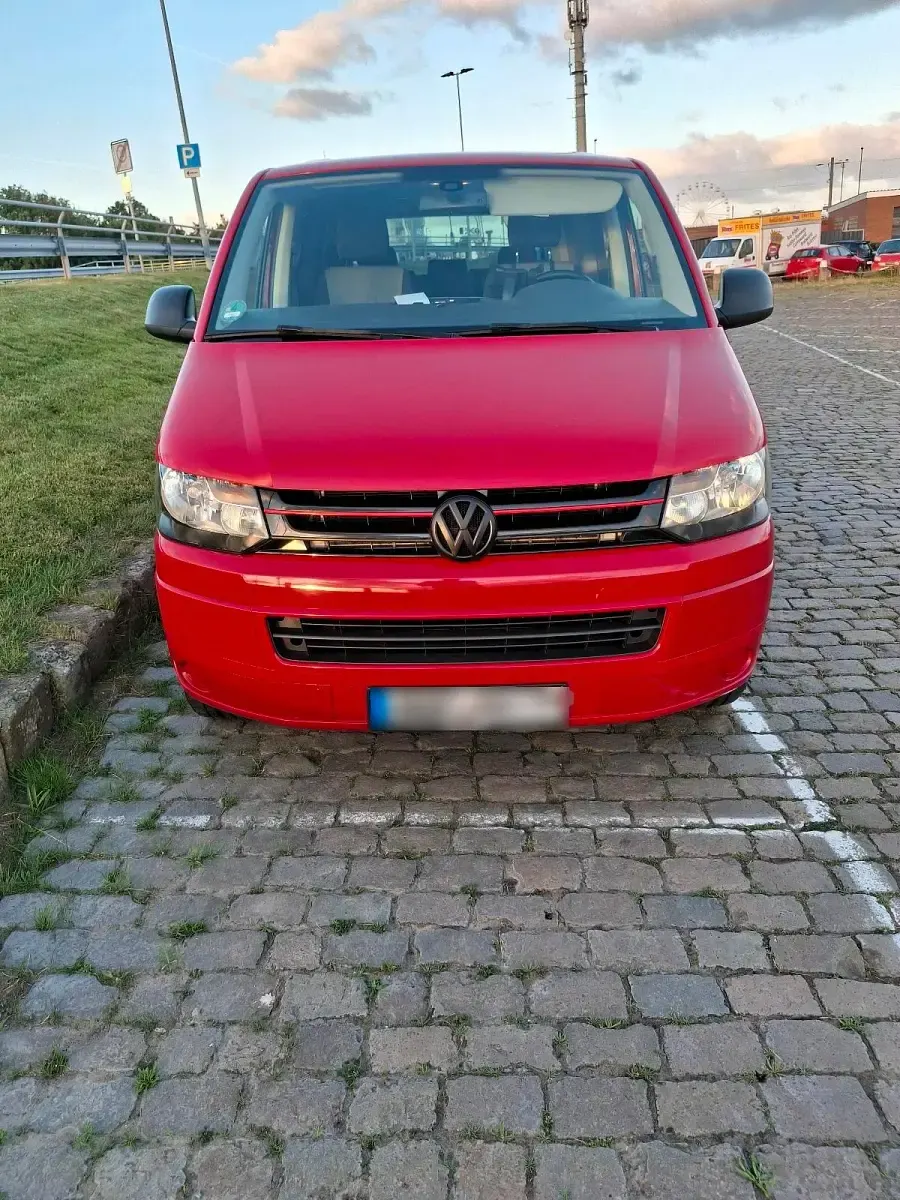Gebraucht VW Multivan 140 PS (102 kW) 2015 Rot Van / Kleinbus