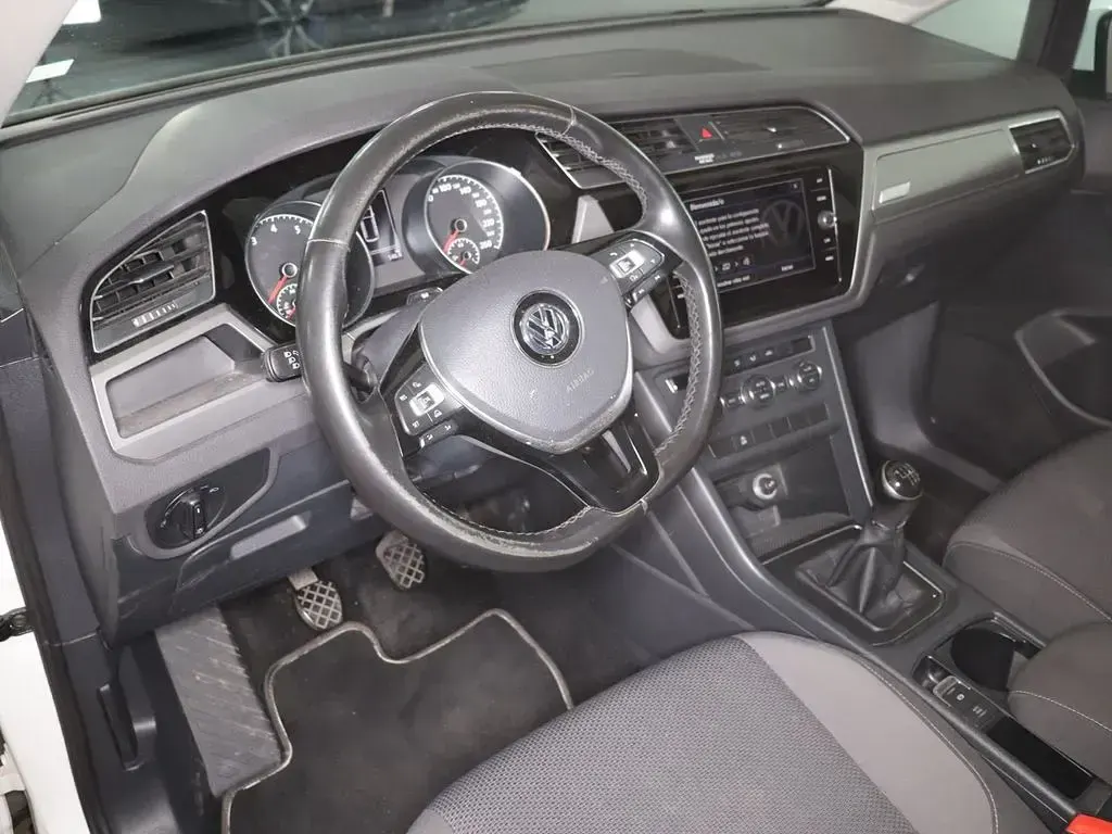 Gebraucht VW Touran 110 PS (80 kW) 2019 Pure white Van / Kleinbus
