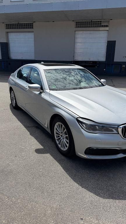 Second-hand BMW 740 320 CP (235 kW) 2016 Argintiu Berlinǎ