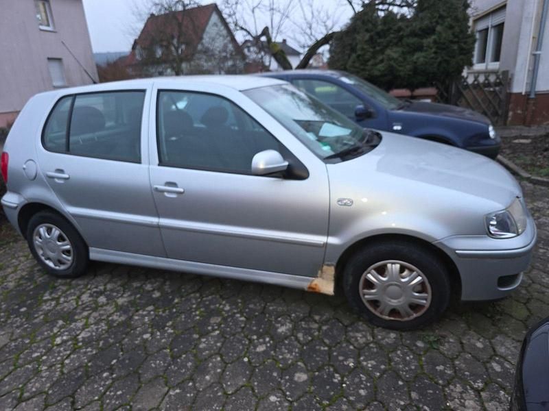 Gebraucht VW Polo 60 PS (44 kW) 2001 Grau Limousine