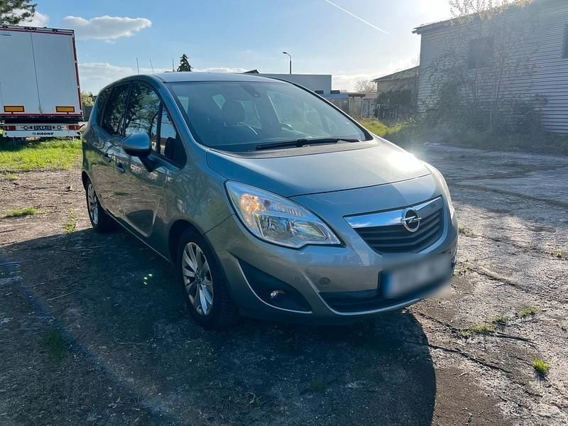 Second-hand Opel Meriva 110 CP (80 kW) 2012 Argintiu Monovolum