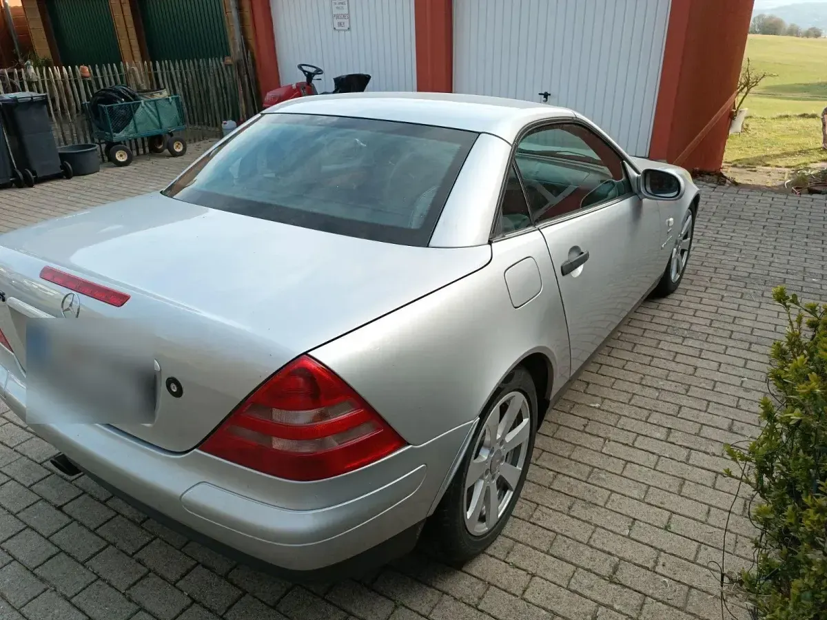 Gebraucht Mercedes SLK230 197 PS (144 kW) 2000 Silber Cabrio