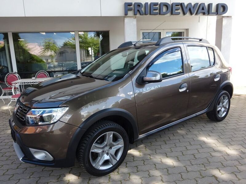 Braun Gebraucht 2018 Dacia Sandero Prestige Kleinwagen | 11.990 € (Etwas zu teuer) - Bild 1/4