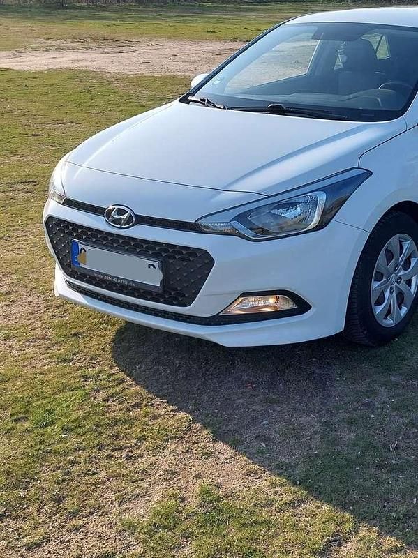 Gebraucht Hyundai i20 75 PS (55 kW) 2017 Weiß Limousine