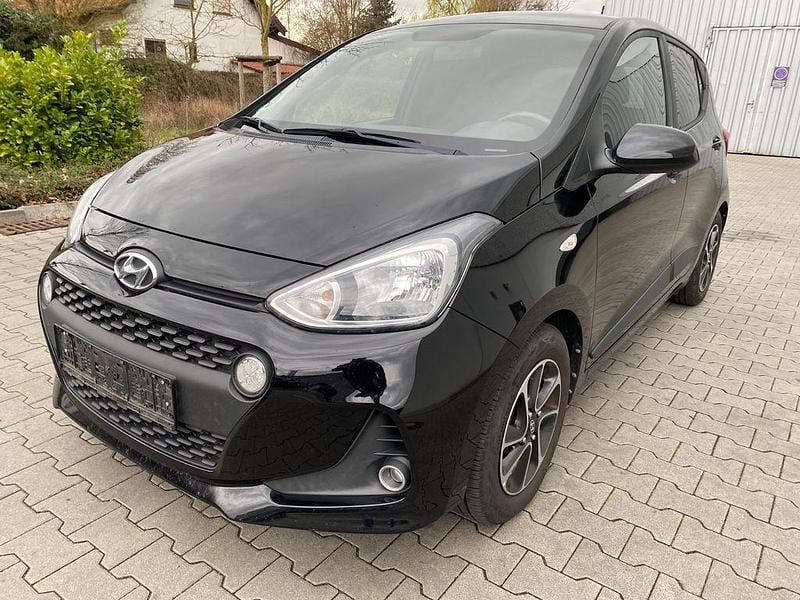 Gebraucht Hyundai i10 Passion 67 PS (49 kW) 2018 Schwarz Kleinwagen