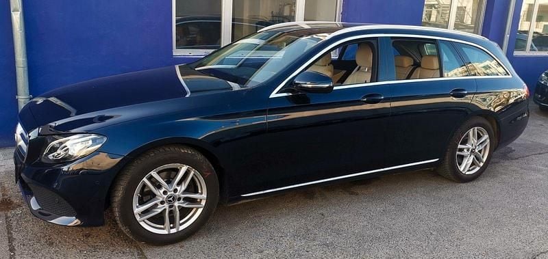 Gebraucht Mercedes E220 194 PS (142 kW) 2018 Blau Kombi