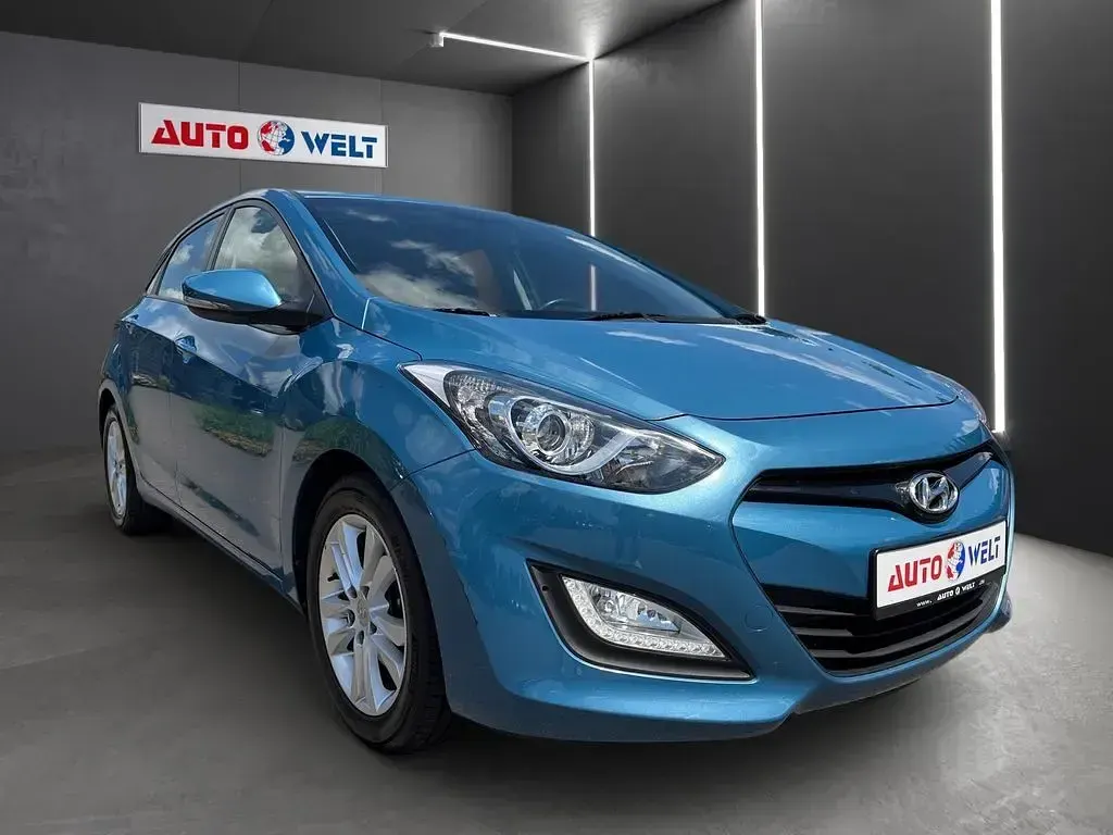 Gebraucht Hyundai i30 Classic 99 PS (72 kW) 2012 Blau Limousine