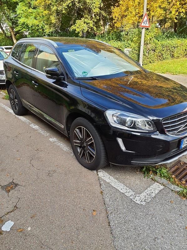 Schwarz Gebraucht 2017 Volvo XC60 Momentum SUV | 19.000 € (Superpreis) - Bild 1/2