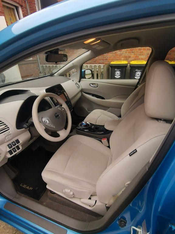 Silber Gebraucht 2013 Nissan Leaf Kleinwagen | 5.200 € (Fairer Preis) - Bild 1/4