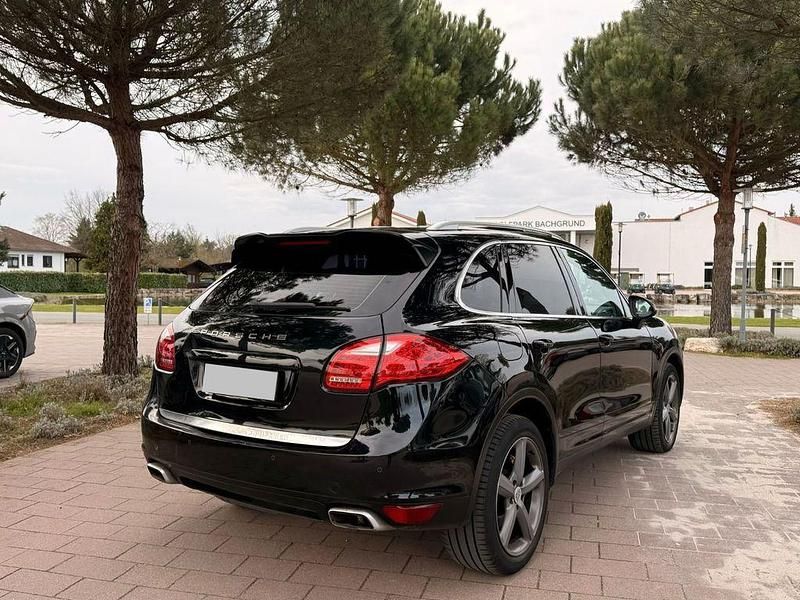 Second-hand Porsche Cayenne 245 CP (180 kW) 2013 Negru SUV