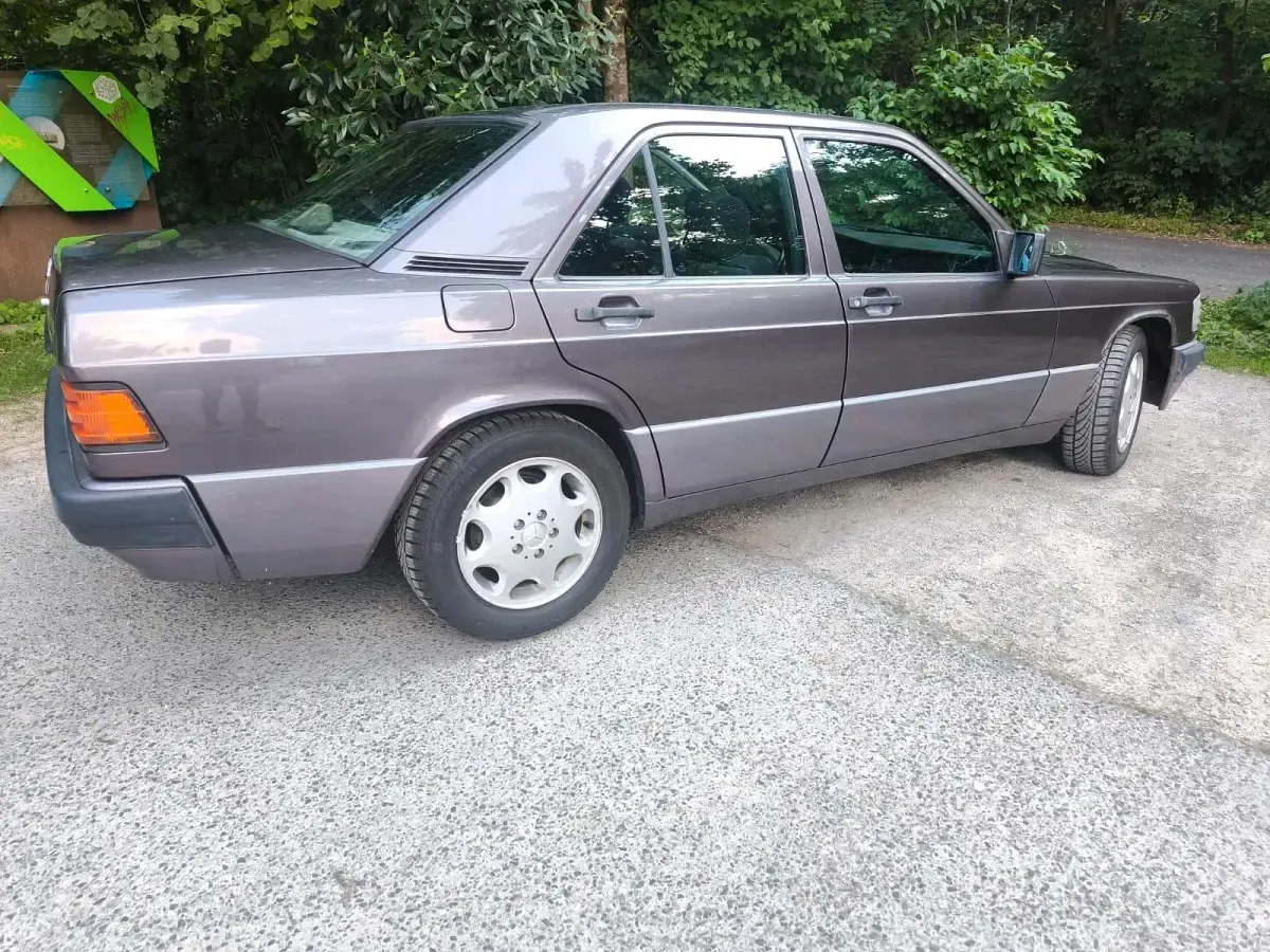 Gebraucht Mercedes 190 109 PS (80 kW) 1992 Limousine