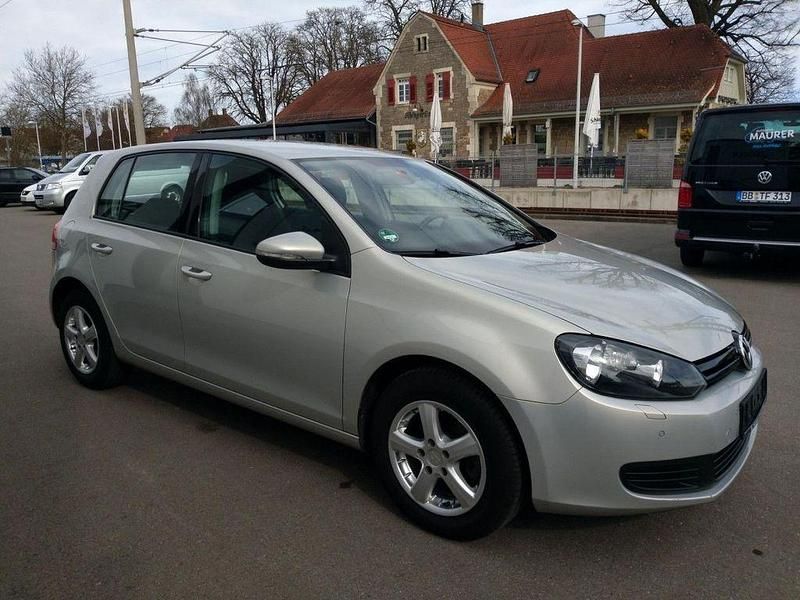 Gebraucht VW Golf VII Trendline 105 PS (77 kW) 2012 Silber Limousine