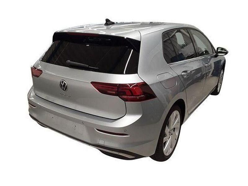 Gebraucht VW Golf VIII Style 150 PS (110 kW) 2025 Oyster silver Limousine