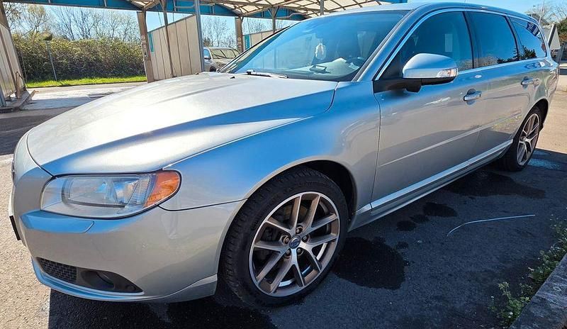Gebraucht Volvo V70 Summum 163 PS (119 kW) 2010 Silber Kombi