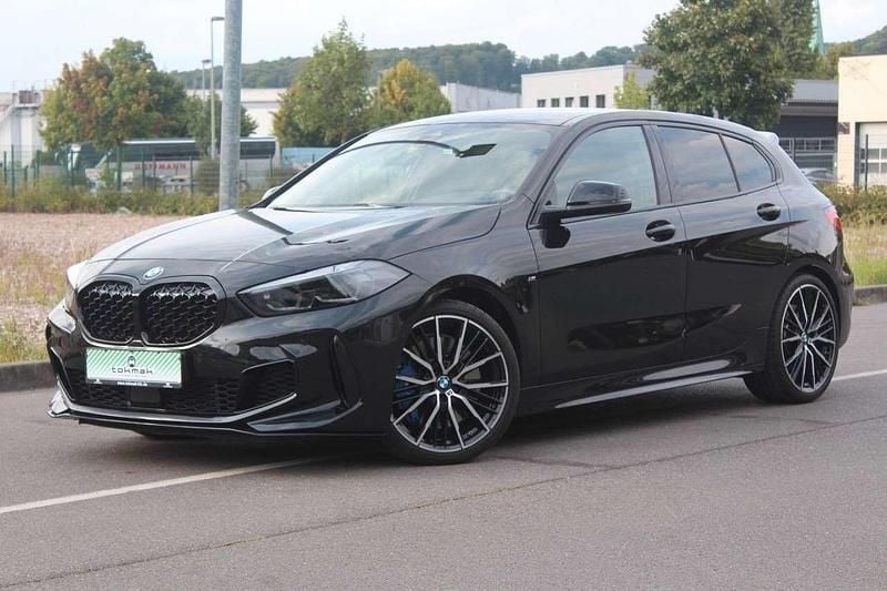 Saphirschwarz Gebraucht 2022 BMW 135 Kleinwagen | 33.490 € (Guter Preis) - Bild 1/4