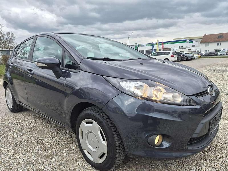 Gebraucht Ford Fiesta Trend 82 PS (60 kW) 2010 Royalgrau met. Kleinwagen