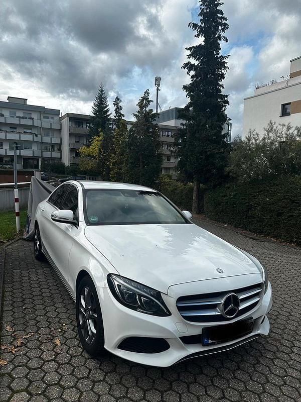 Weiß Gebraucht 2017 Mercedes C220 Limousine | 16.700 € (Superpreis) - Bild 1/4