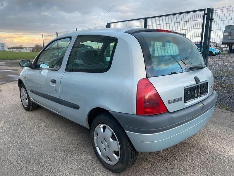 Gebraucht Renault Clio II 90 PS (66 kW) 1999 Grau Kleinwagen