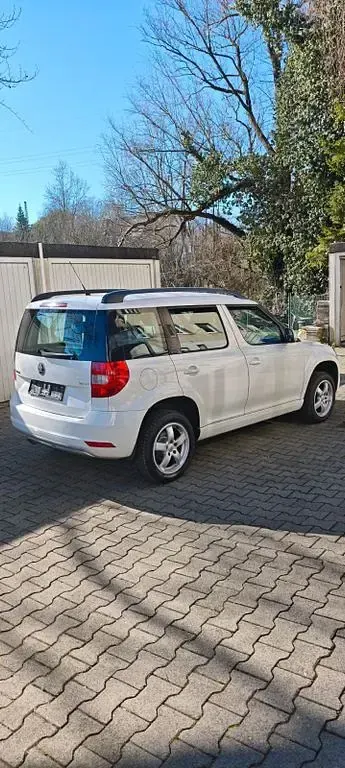 Używany Skoda Yeti Active 105 KM (77 kW) 2014 Biały SUV