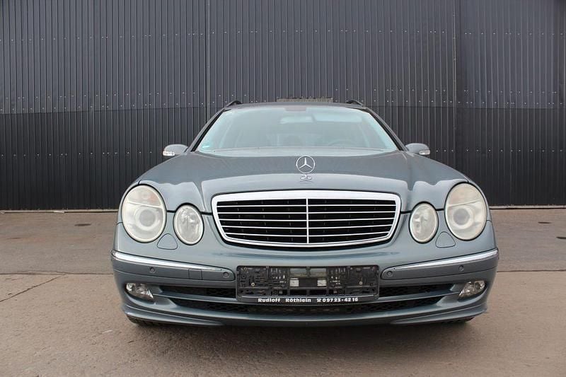 Gebraucht Mercedes E240 Avantgarde 177 PS (130 kW) 2004 Blau Limousine