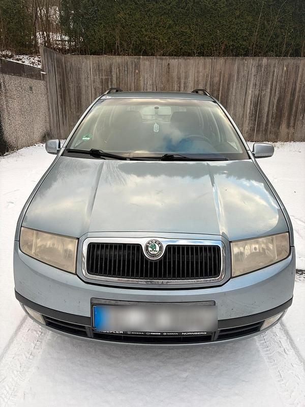 Grau Gebraucht 2002 Skoda Fabia Elegance Kombi | 1.000 € (Fairer Preis) - Bild 1/4