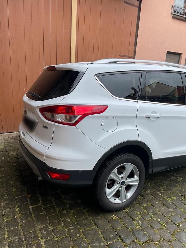 Gebraucht Ford Kuga 150 PS (110 kW) 2014 Weiß SUV