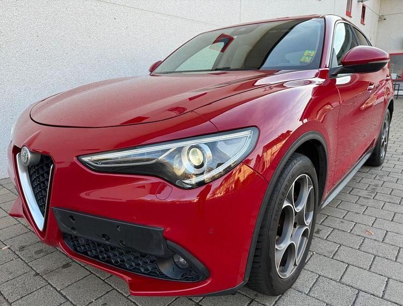 Rot Gebraucht 2017 Alfa Romeo Stelvio Super SUV | 16.990 € (Fairer Preis) - Bild 1/4