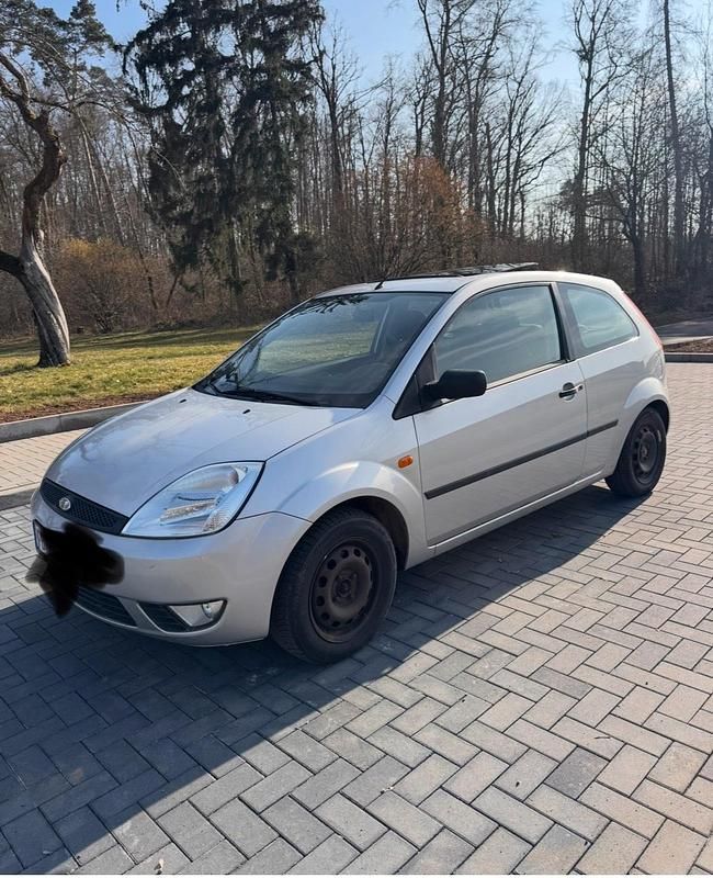 Gebraucht Ford Fiesta 68 PS (50 kW) 2004 Silber Kleinwagen