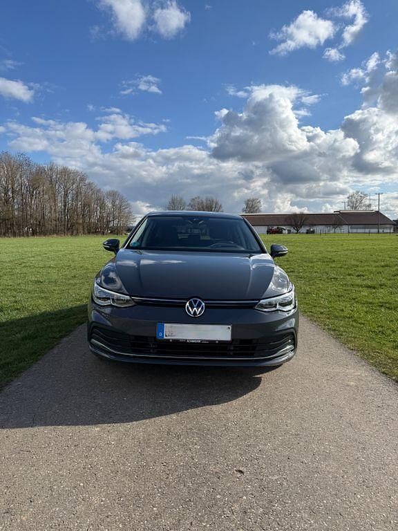 Gebraucht VW Golf VIII Active 150 PS (110 kW) 2023 Grau Limousine