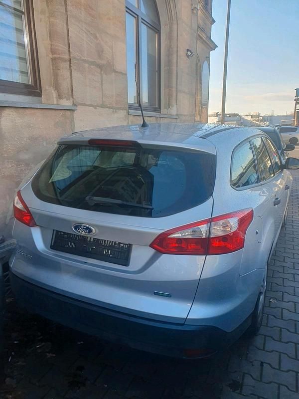 Silber Gebraucht 2014 Ford Focus Kombi | 2.250 € (Superpreis) - Bild 1/4