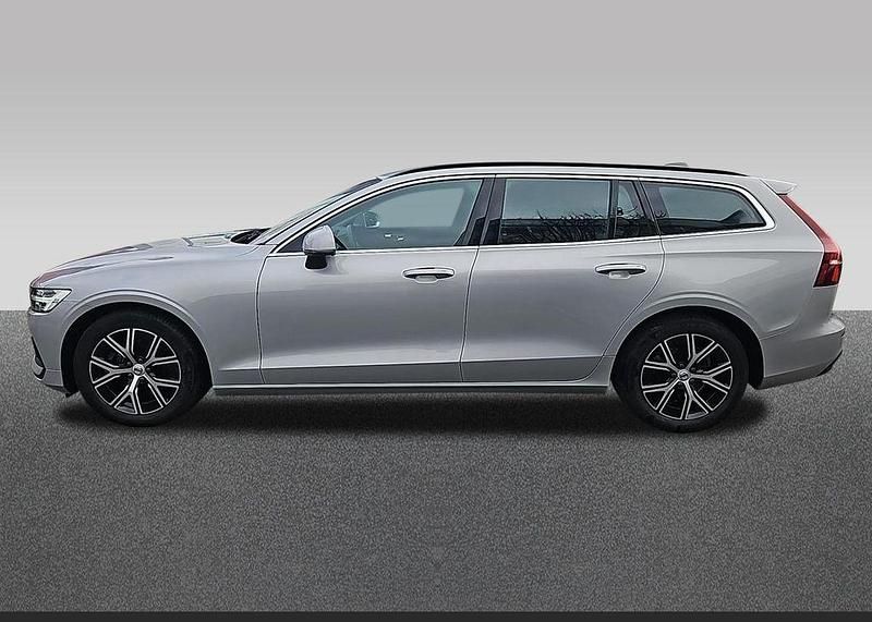 Gebraucht Volvo V60 Core 163 PS (119 kW) 2025 Silber Kombi