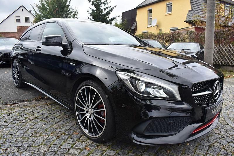 Schwarz Gebraucht 2017 Mercedes CLA250 AMG line Limousine | 19.800 € (Guter Preis) - Bild 1/4