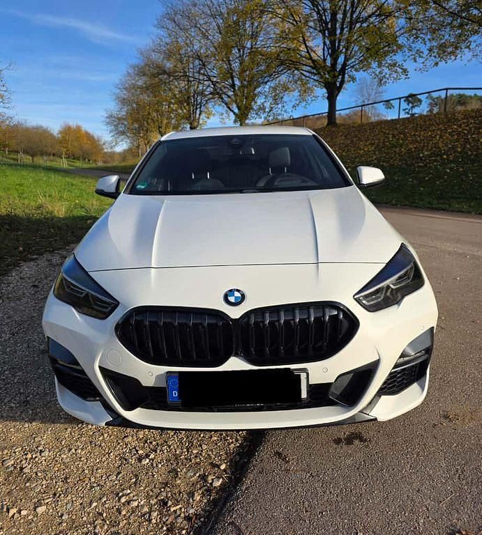 Weiß Gebraucht 2021 BMW 220 Shadowline Coupé | 30.990 € (Fairer Preis) - Bild 1/4