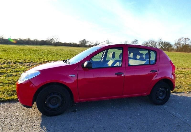 Gebraucht Dacia Sandero 75 PS (55 kW) 2009 Rot Kleinwagen