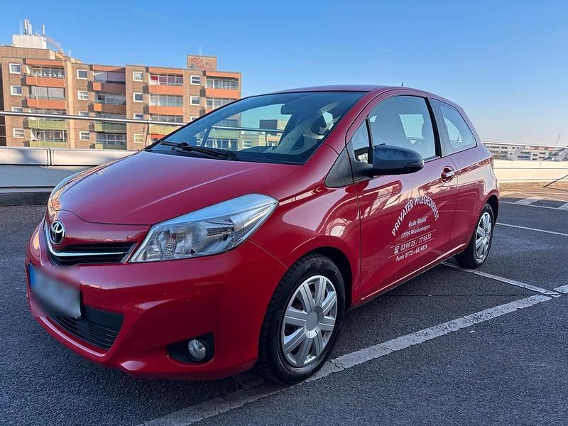 Rot Gebraucht 2014 Toyota Yaris Kleinwagen | 2.700 € (Superpreis) - Bild 1/4