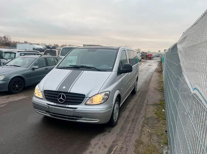 Grau Gebraucht 2009 Mercedes Vito Van / Kleinbus | 7.000 € - Bild 1/4