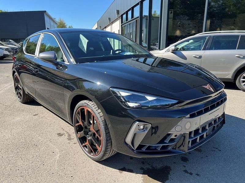 Neu Cupra Leon VZ 300 PS (220 kW) 2025 Midnight schwarz Limousine