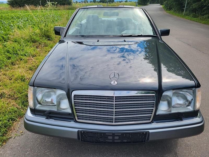 Gebraucht Mercedes E320 220 PS (161 kW) 1995 Schwarz Cabrio