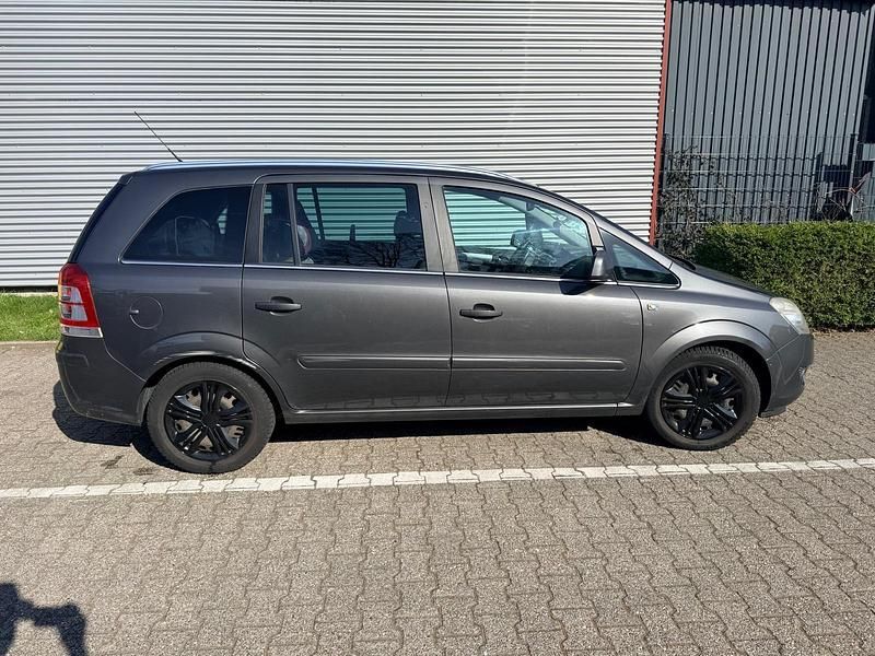 Gebraucht Opel Zafira 140 PS (102 kW) 2011 Van / Kleinbus