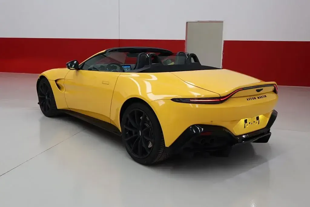 Gebraucht Aston Martin V8 Vantage 510 PS (375 kW) 2023 Gelb Cabrio