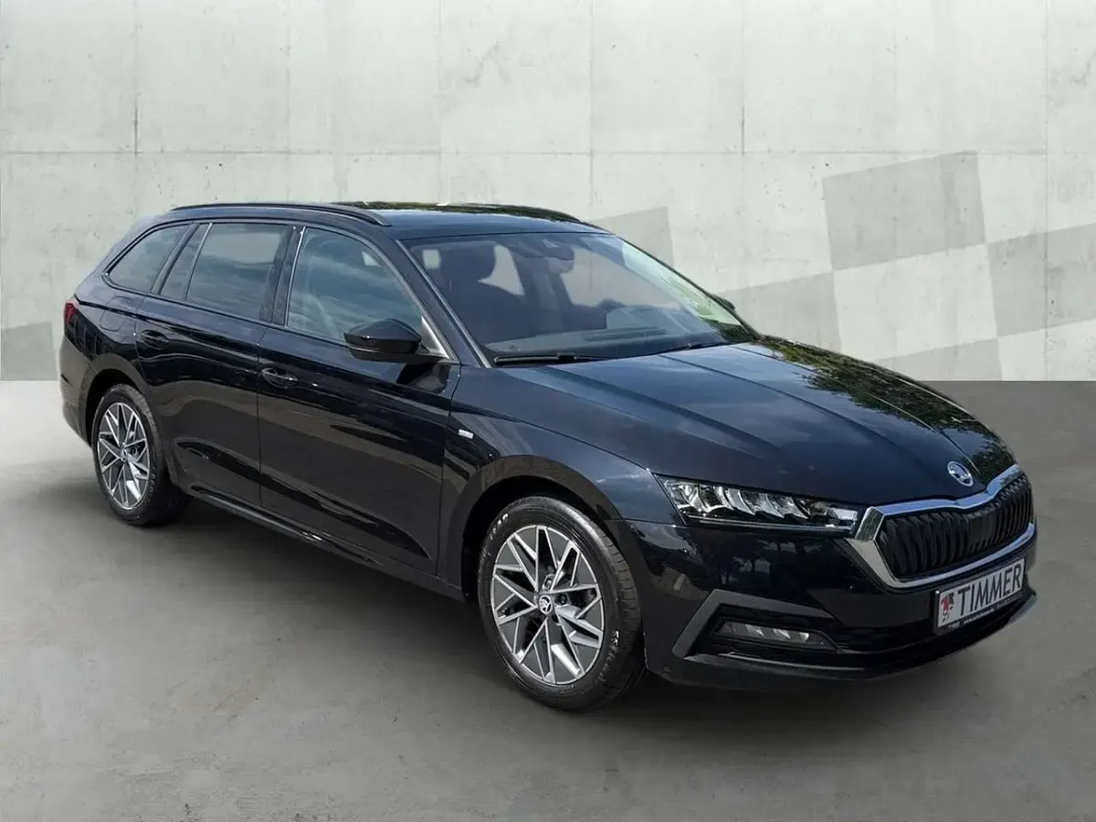 Gebraucht Skoda Octavia Ambition 150 PS (110 kW) 2023 Black magic perleffekt Kombi