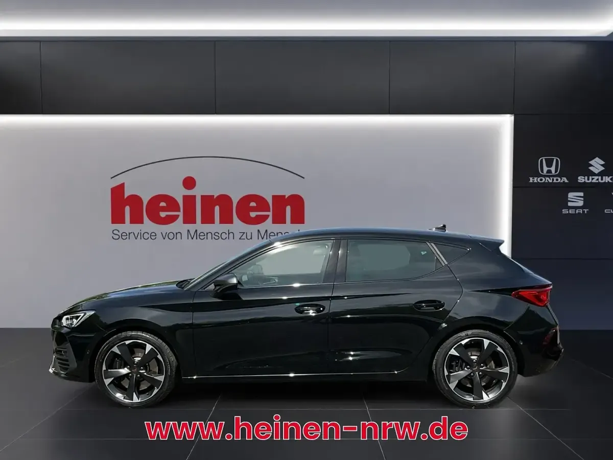 Second-hand Cupra Leon 245 CP (180 kW) 2023 Negru Berlinǎ