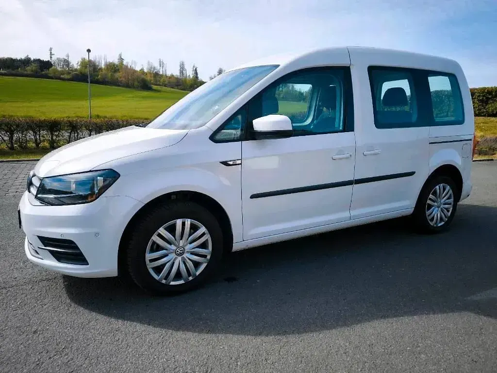 Gebraucht VW Caddy Trendline 125 PS (91 kW) 2016 Weiß Van / Kleinbus