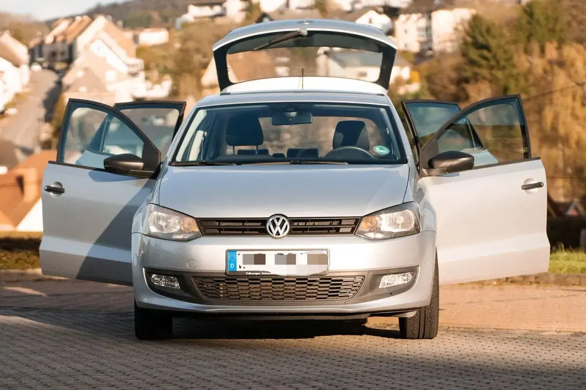 Gebraucht VW Polo Trendline 69 PS (50 kW) 2012 Silber Kleinwagen