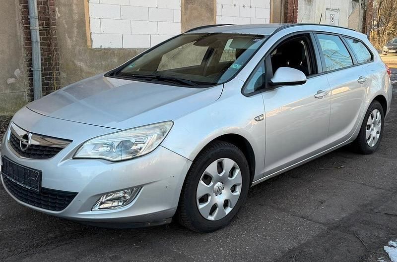 Gebraucht Opel Astra 125 PS (91 kW) 2011 Silber Kombi