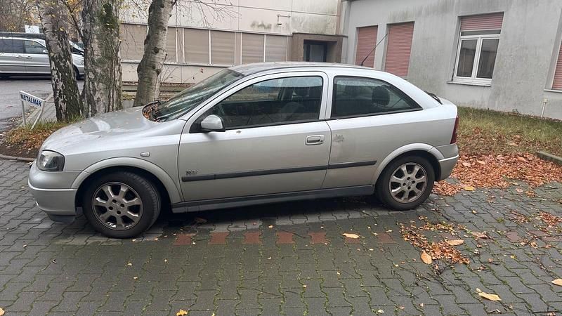 Silber Gebraucht 2002 Opel Astra Coupé | 1.000 € (Guter Preis) - Bild 1/4