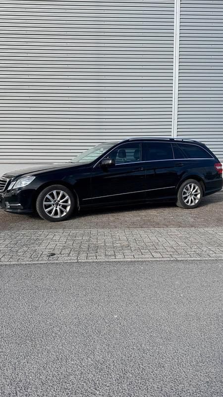 Gebraucht Mercedes E220 Avantgarde 170 PS (125 kW) 2013 Schwarz Kombi