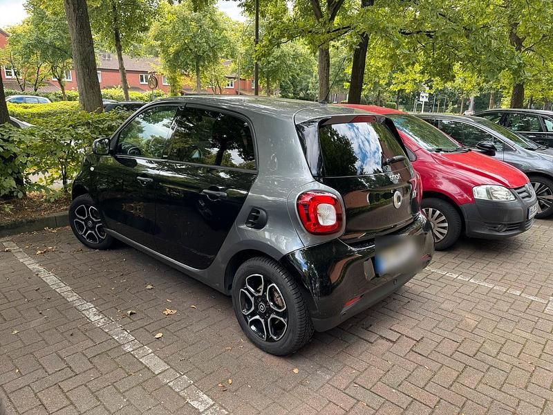 Schwarz Gebraucht 2018 Smart ForFour Passion Limousine | 10.500 € (Guter Preis) - Bild 1/4